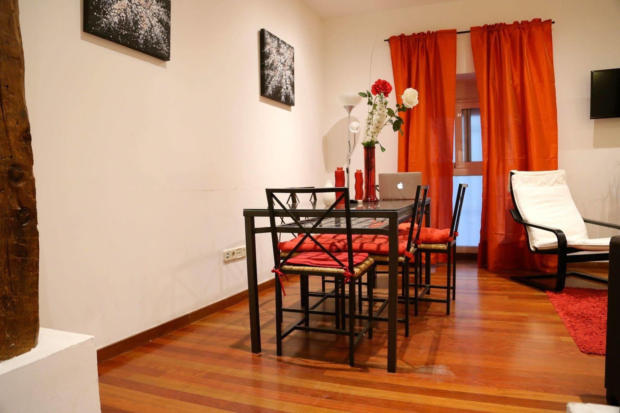 Prado Apartments Мадрид Экстерьер фото