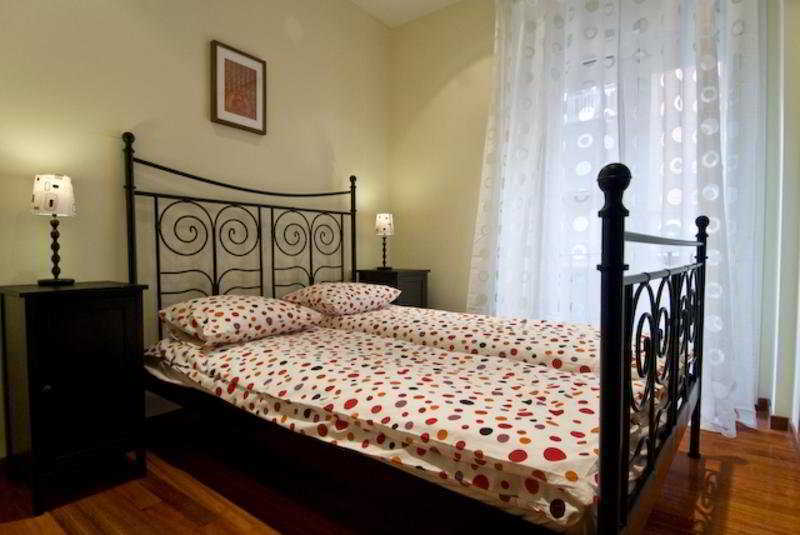 Prado Apartments Мадрид Экстерьер фото